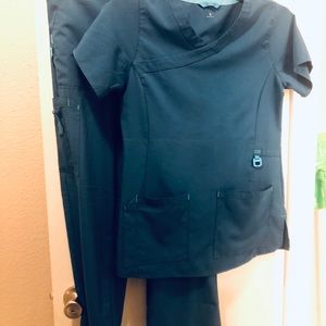 Small Carhartt Scrub set